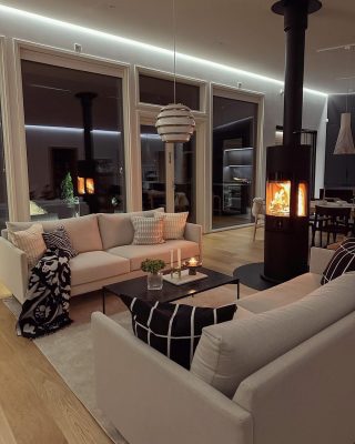 Takka tilan keskellä luo lämmintä tunnelmaa